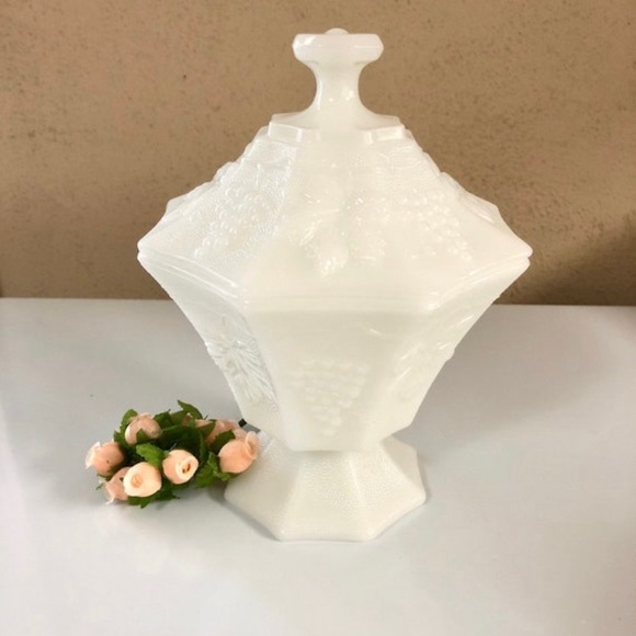 Vintage White Milkglass Grapevine Pattern Pedestal Candy Dish w/Lid Milk Glass - Picture 2 of 5